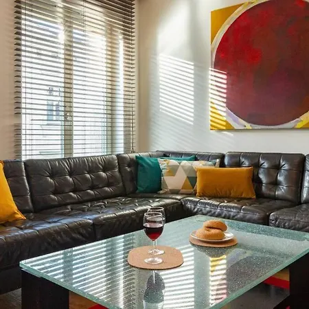 Haven, 2-bedroom W/underground Parking! * Krakow