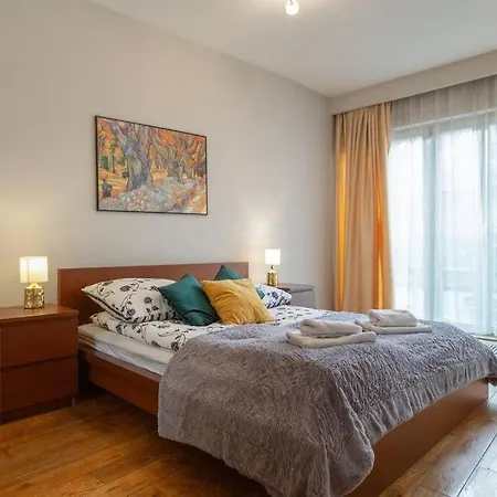 Haven, 2-bedroom W/underground Parking! * Krakow