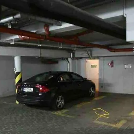Haven, 2-bedroom W/underground Parking! Krakow