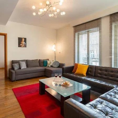 Apartment Haven, 2-bedroom W/underground Parking! Krakow