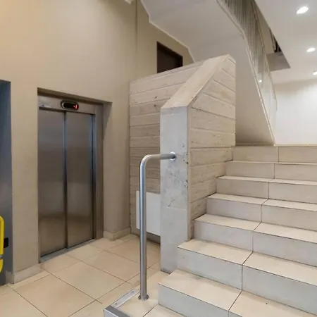 Haven, 2-bedroom W/underground Parking! * Krakow