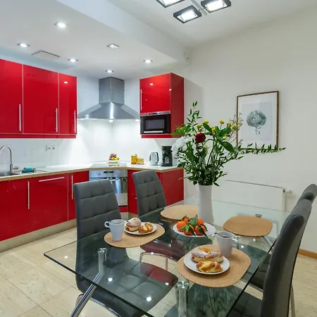 شقة Haven, 2-bedroom W/underground Parking! *