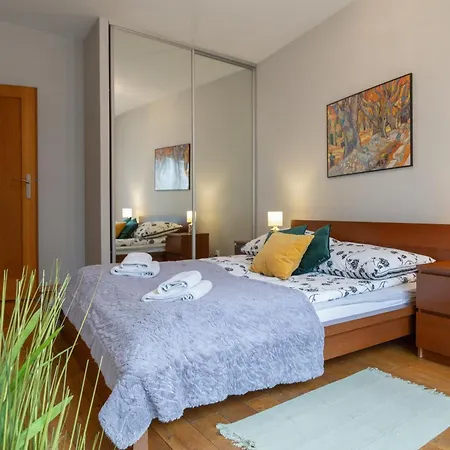 شقة Haven, 2-bedroom W/underground Parking! كراكوفيا