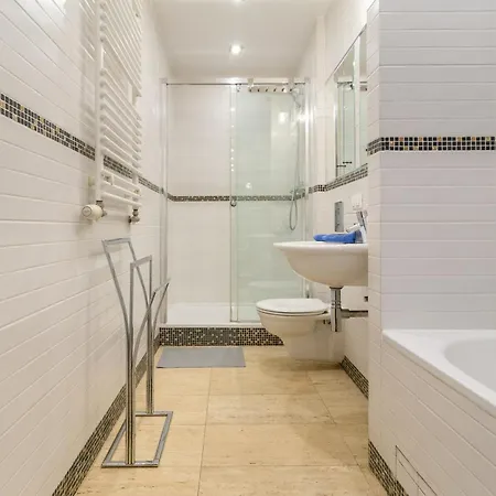 شقة Haven, 2-bedroom W/underground Parking!