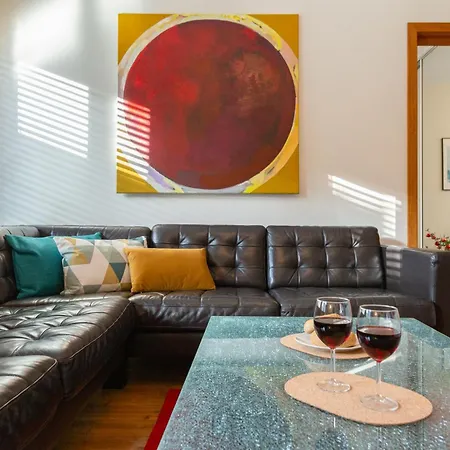 Haven, 2-bedroom W/underground Parking! شقة *